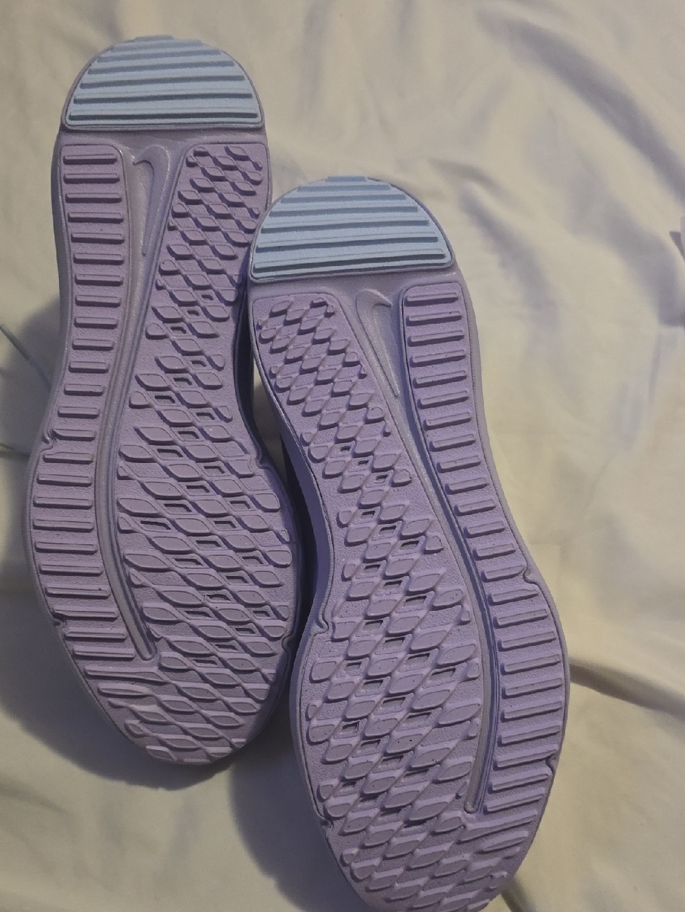 Nike Lavender and Light Blue Athletic Sneakers - Picture 6 of 8